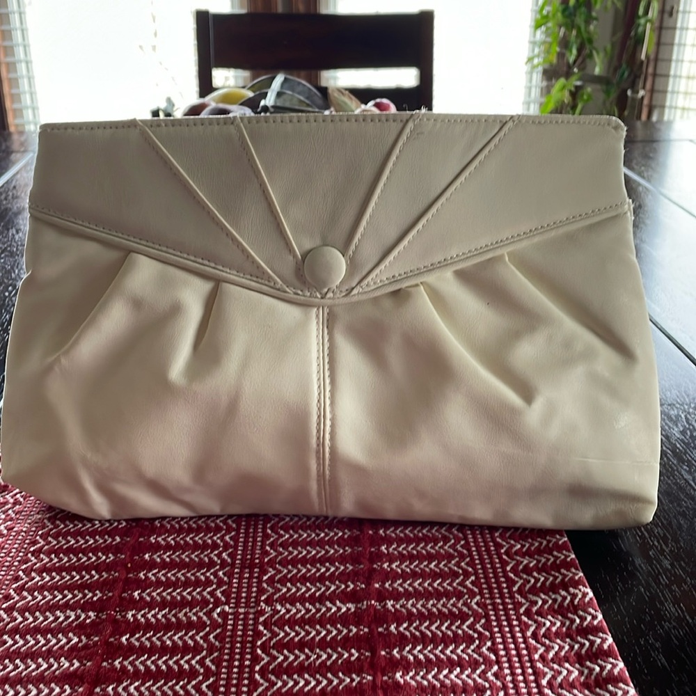 Large Clutch